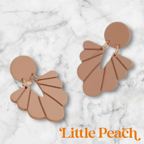 Boutique Spring Neutral Dangle Pierced Earrings NEW - Picture 1 of 1